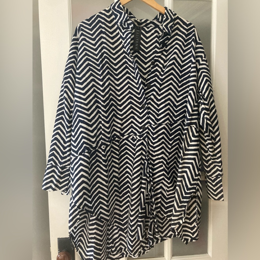 Kaliyana Navy and White Chevron Patterned Blouse